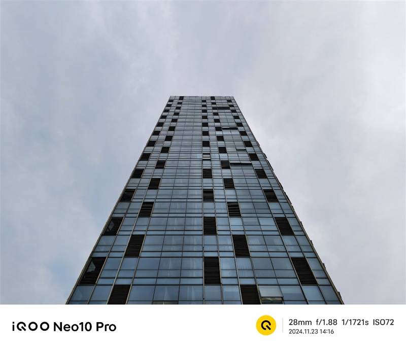 戏机：iQOO Neo10 Pro全面评测PP电子手机aPP全球首款天玑9400游(图3)